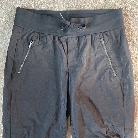 Athleta Trekkie North Jogger Pants Athleisure size 8 Gym Workout - Picture 5 of 9